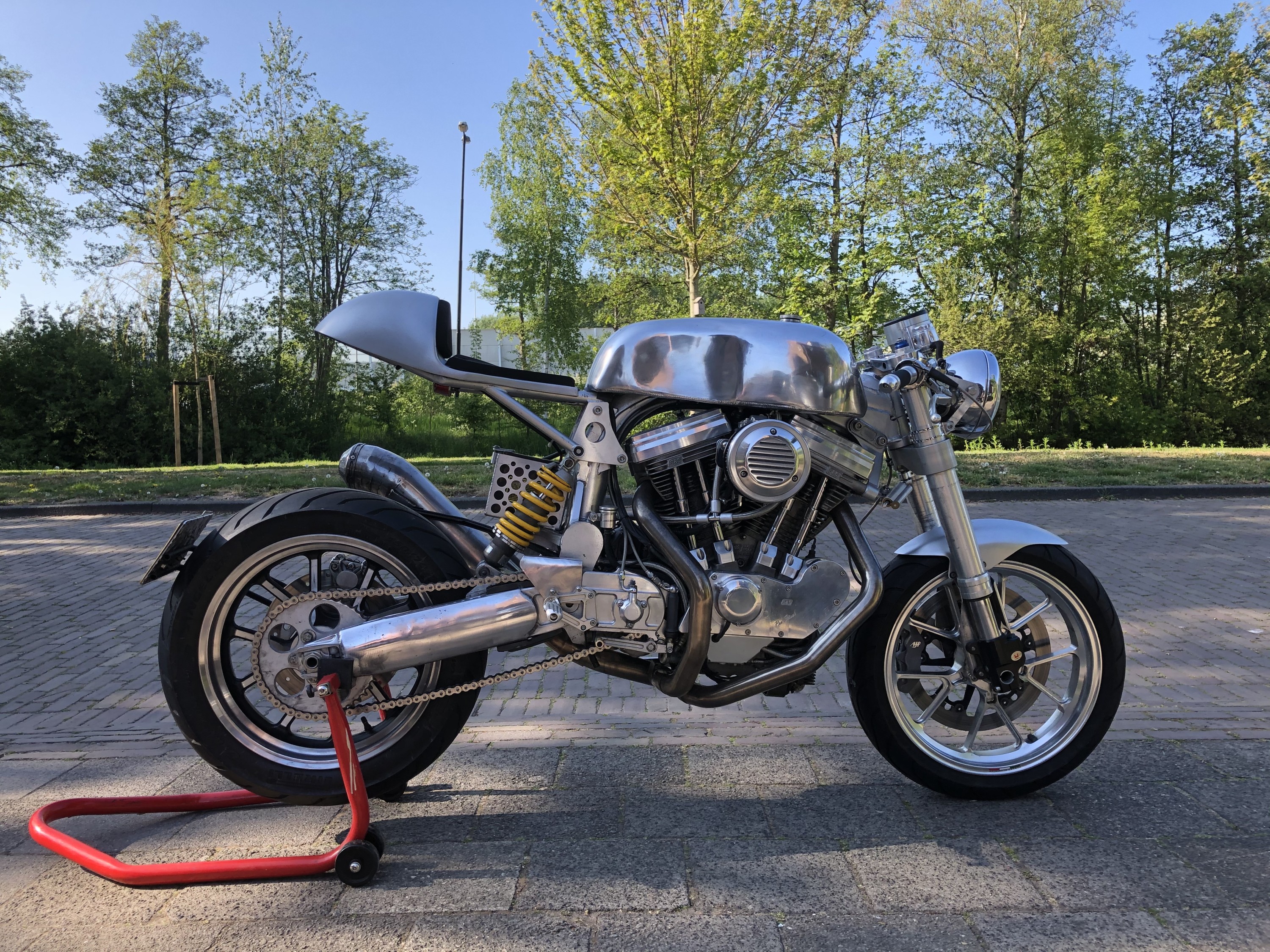 Ooit als wrak gekocht en als caferacer opgebouwd